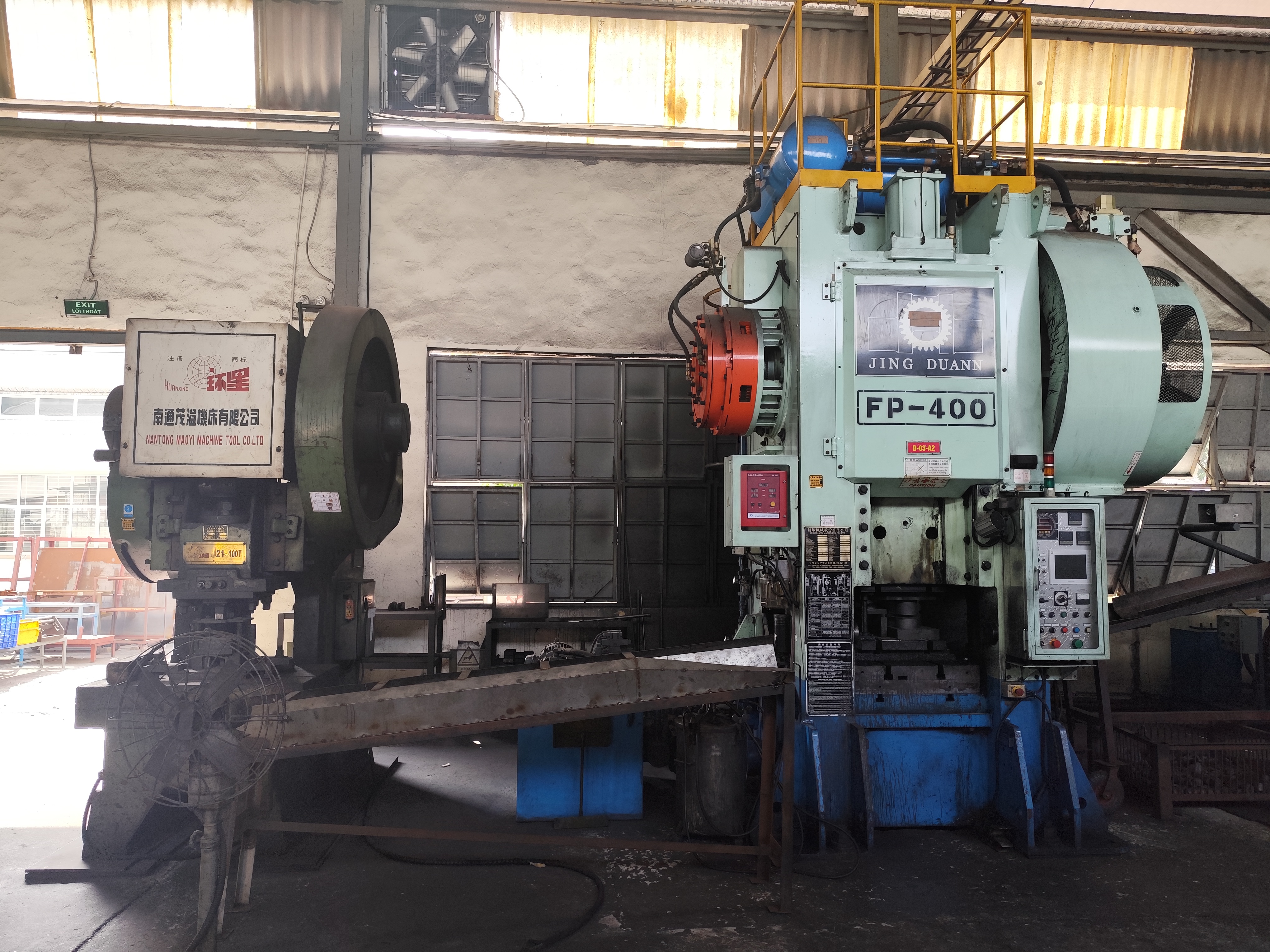Progressive stamping machine 1.jpg